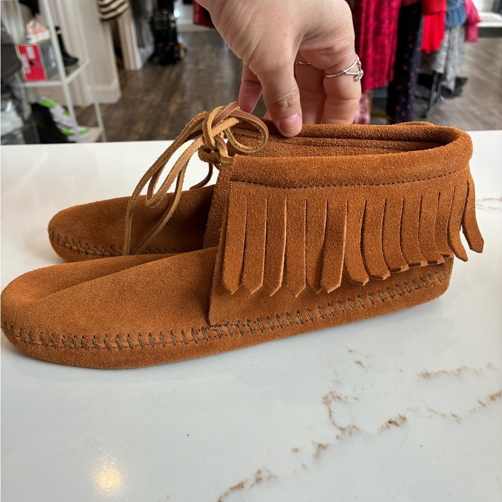 Minnetonka booties size 7